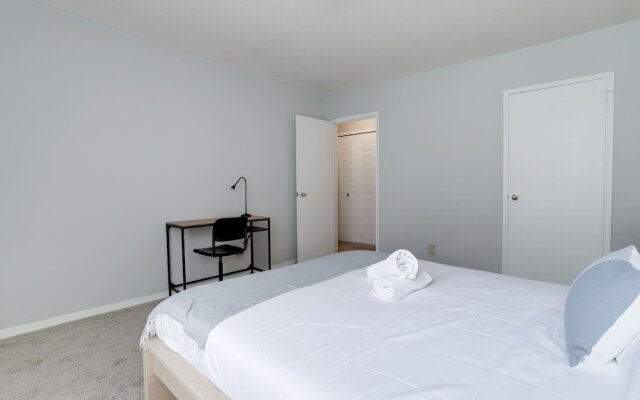 Wonderful Apt Crystal City with Gym