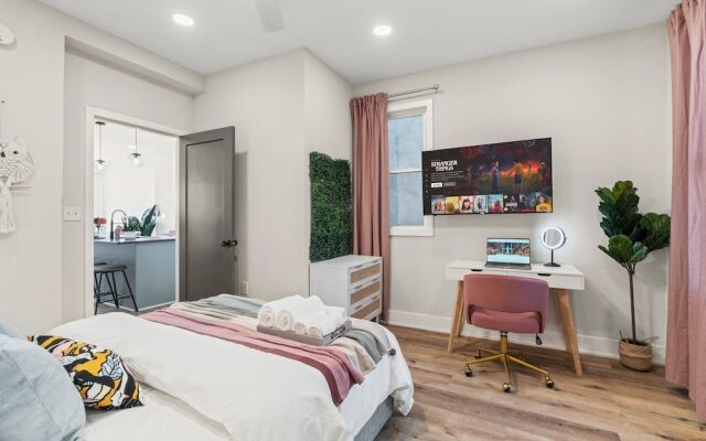 Passyunk Square Spacious 1BR - Huge Deck