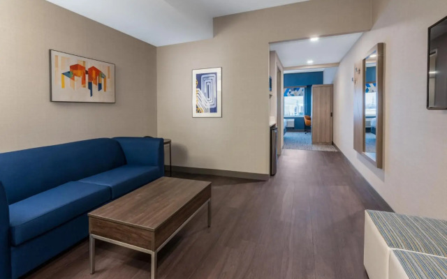 Holiday Inn Express & Suites Vaughan-Southwest by IHG