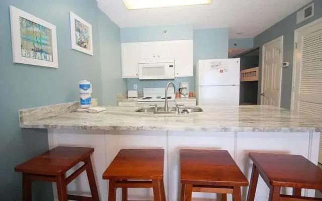 Tradewinds 1102 by RedAwning