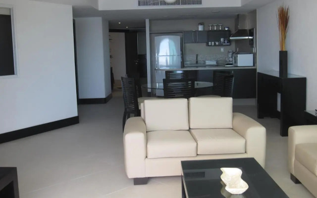 Bay View Grand Marina 1605 Sur