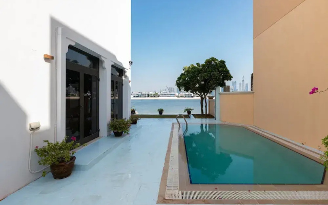 Exclusive 5BR Palm Villa w Private Pool and Beach