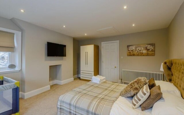 Luxury Listed Townhouse 350 Yds From Racecourse