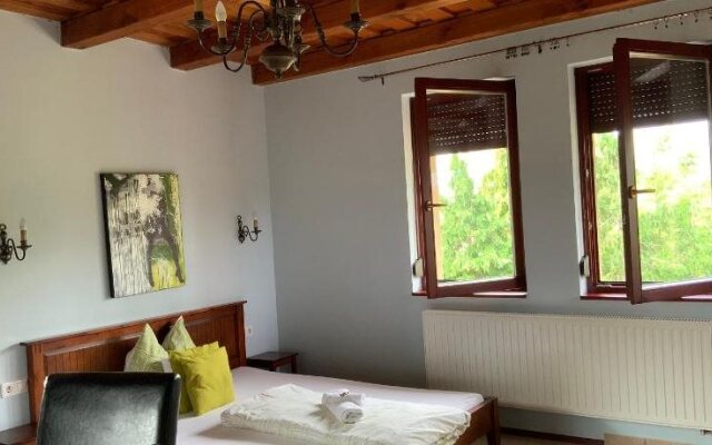 Cherry Apartmanház