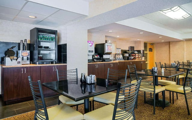 Ramada Hotel & Conference Center by Wyndham Plymouth