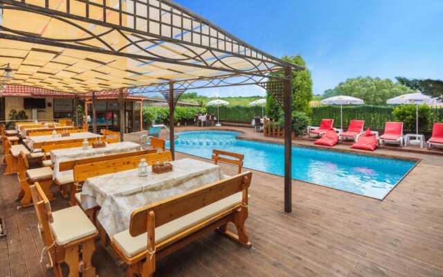 Akladi Family Hotel