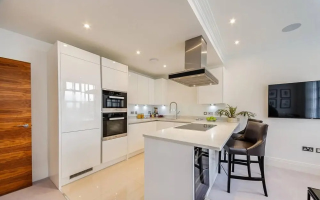 Classy 2 Bedroom Apartment By The Thames