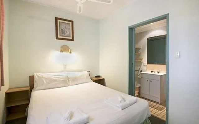 Allamanda Apartments