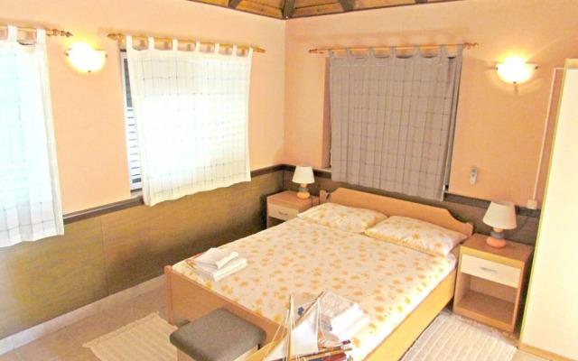 Charming Unique Apartment For 4