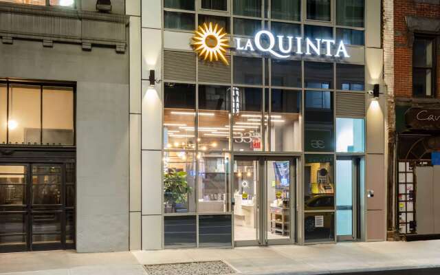 La Quinta Inn & Suites by Wyndham Times Square South