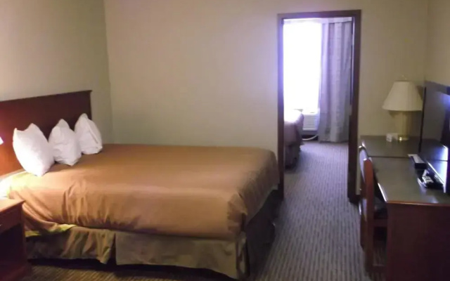 Foxwood Inn & Suites