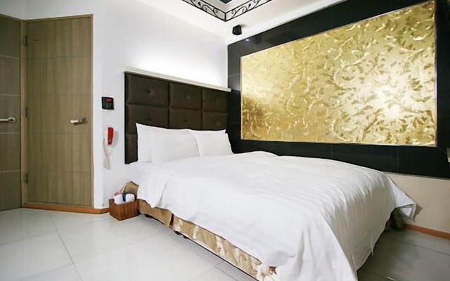 Hit Hotel