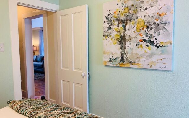 Cozy Bungalow in Downtown Loveland w/Free Bikes!