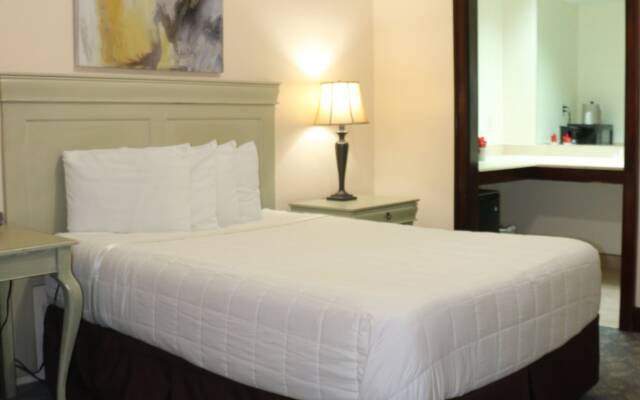 Garden District Hotel