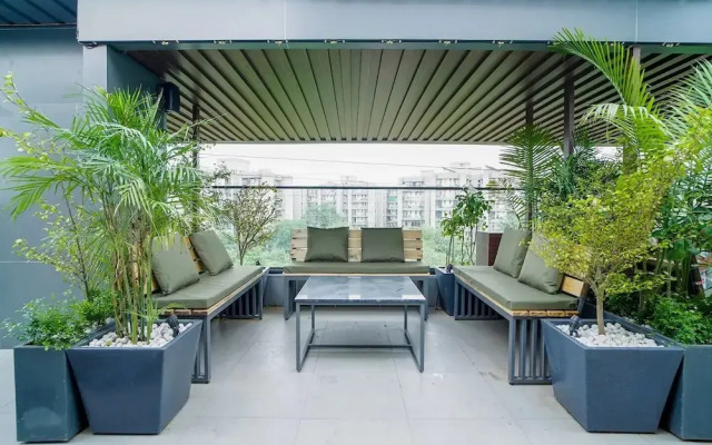 Saltstayz Select - Golf Course Road & Sector 57