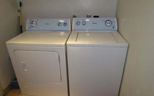 4 Bedroom Celebrity House with Pool & City View