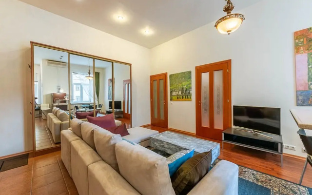 Atmospheric apartment on Nevsky prospect