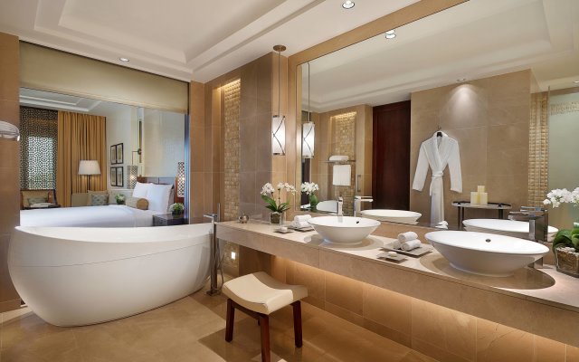 Отель The Ritz-Carlton, Dubai