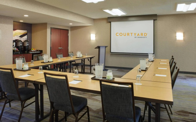 Courtyard by Marriott Detroit Dearborn