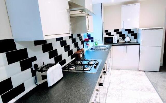Crystal Suite 2 -free private parking