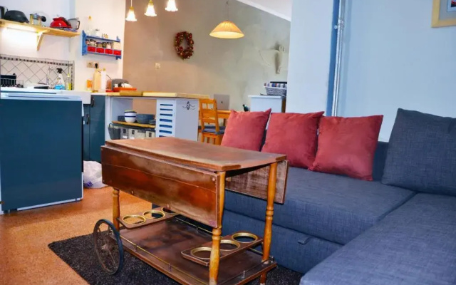 Mia's cozy flat in Ermou, 3 min from "Monastiraki"