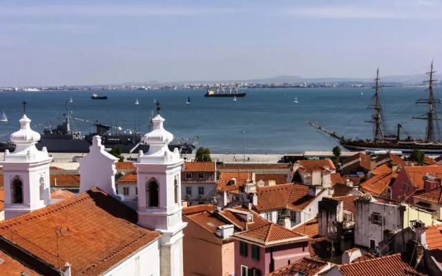 Ola Lisbon -Alfama I