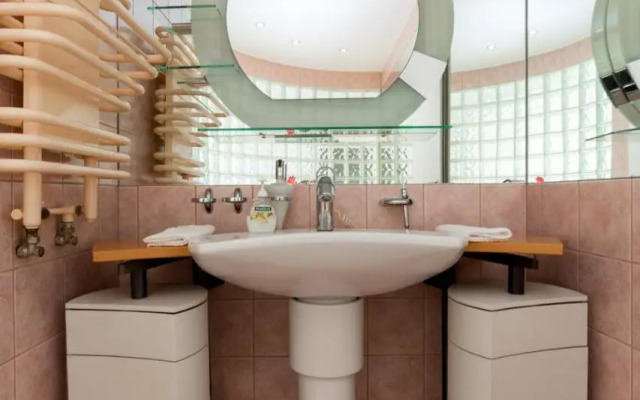 Panorama Dream Home w 3BDR, A/C, Garage & Jacuzzi