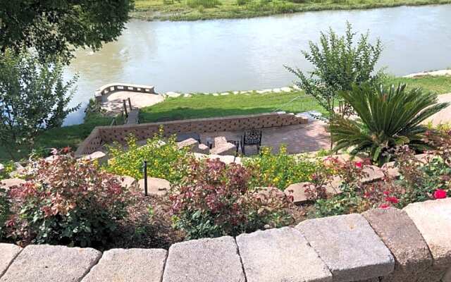 The Perry Riverhouse