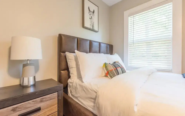 Beautiful Large Newly Renovated 5 Bedroom House