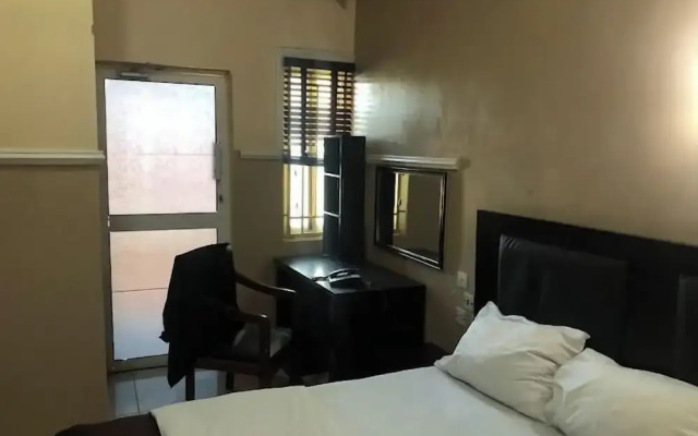 Vichi Gates Hotel