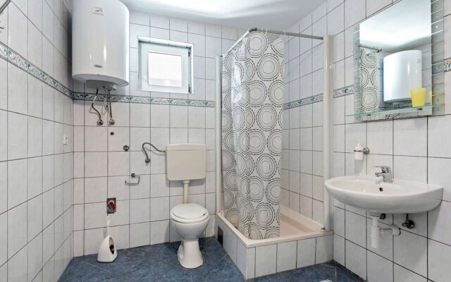 Enticing Apartment in Vir near Seabeach