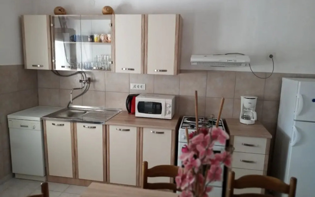 Neve - 30 m From sea - H