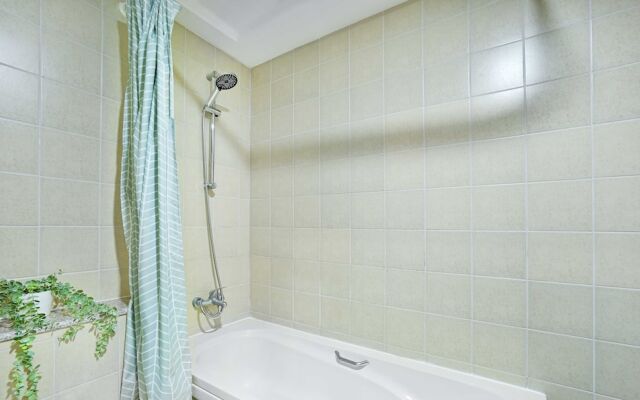 LUX The Dubai Marina View Suite