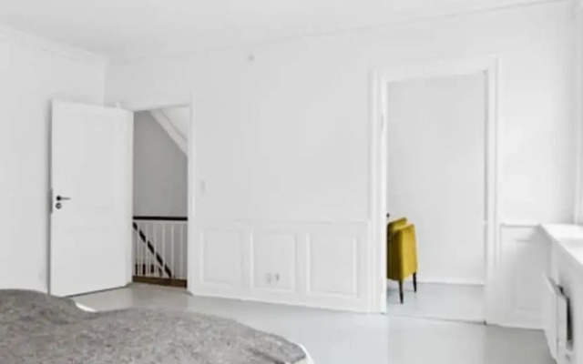 Three-story House Four Rooms