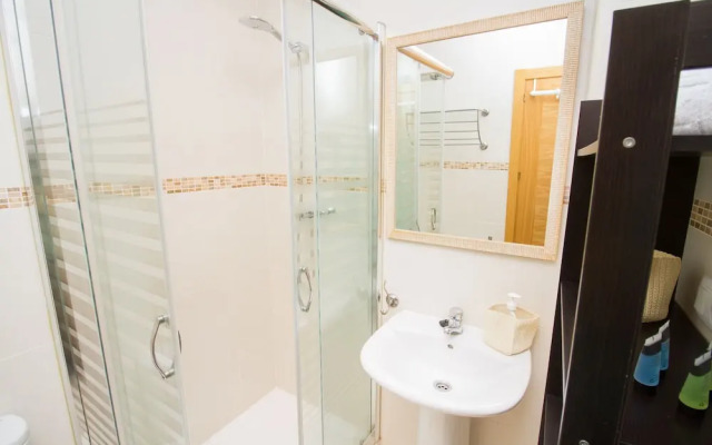 Calle Mezquitilla - Spacious Apartment by La RecepciÃ³n