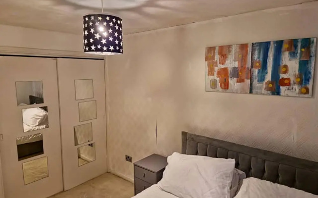 4bed Castle in Medway Free Sports Channel Parking