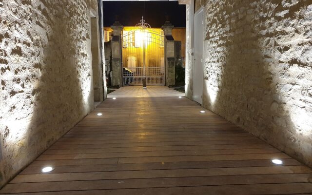 Au Loup Historic Apartments