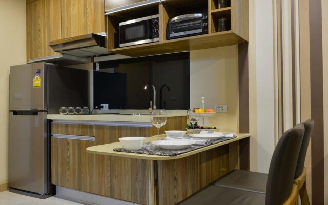 Ten Ekamai Suites Serviced Apartment