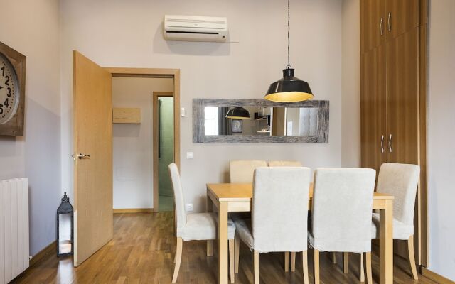 Midtown Luxury Apartment VI rosy