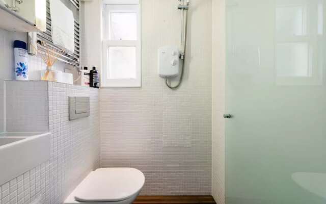 Studio Near Earl's Court Tube Station