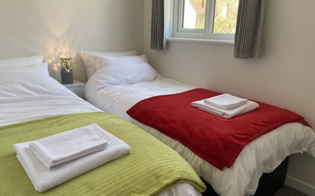 Worthing Beach 180 - 2 bed Seafront With Parking