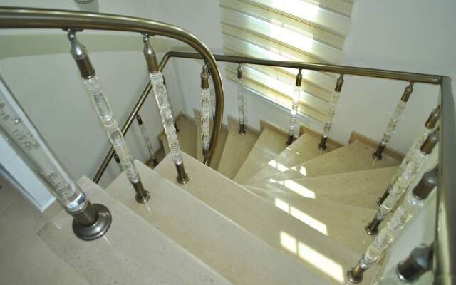 Villa Roman by Amy Villasa