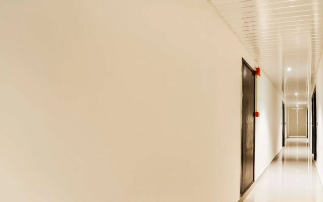 Collection O  80122 Pitampura Residency