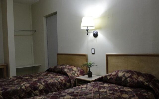 Hotel Flores Hills