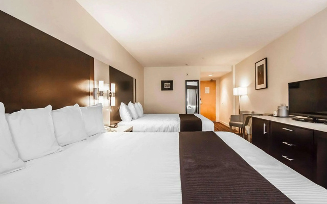 Comfort Hotel Vancouver Airport