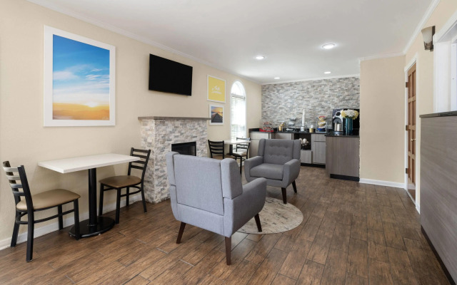 Days Inn by Wyndham Canton