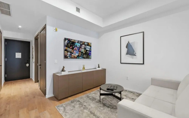 Luxury Studio with Stunning Views & Pool