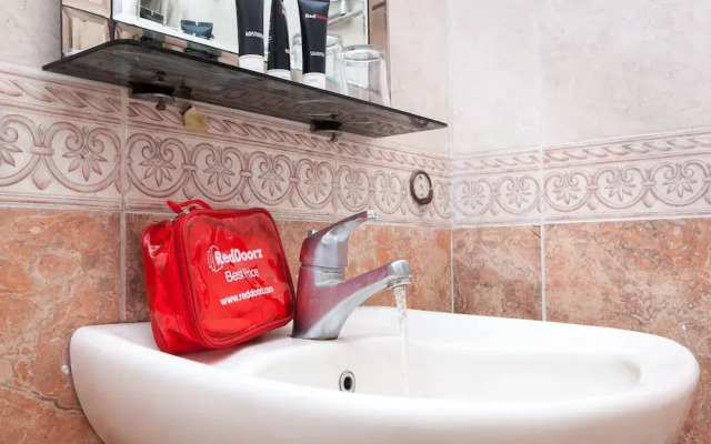 RedDoorz near paris van Java 2