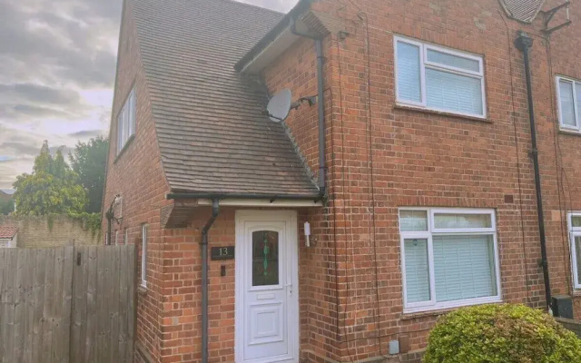Cosy 2BR House on Quiet Street