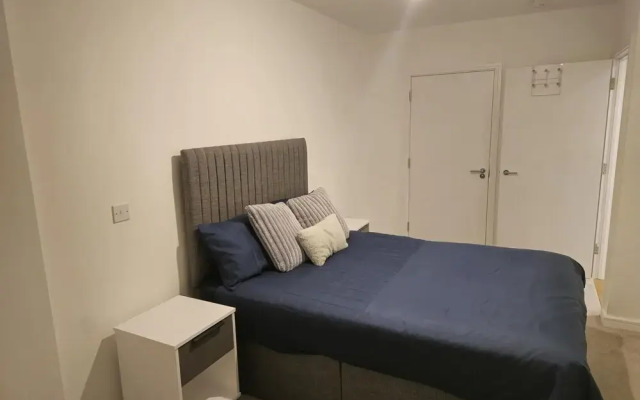 Luxurious 2-bed Haven in the Heart of Barking